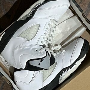 Jordan Kids Sneakers in White and Black